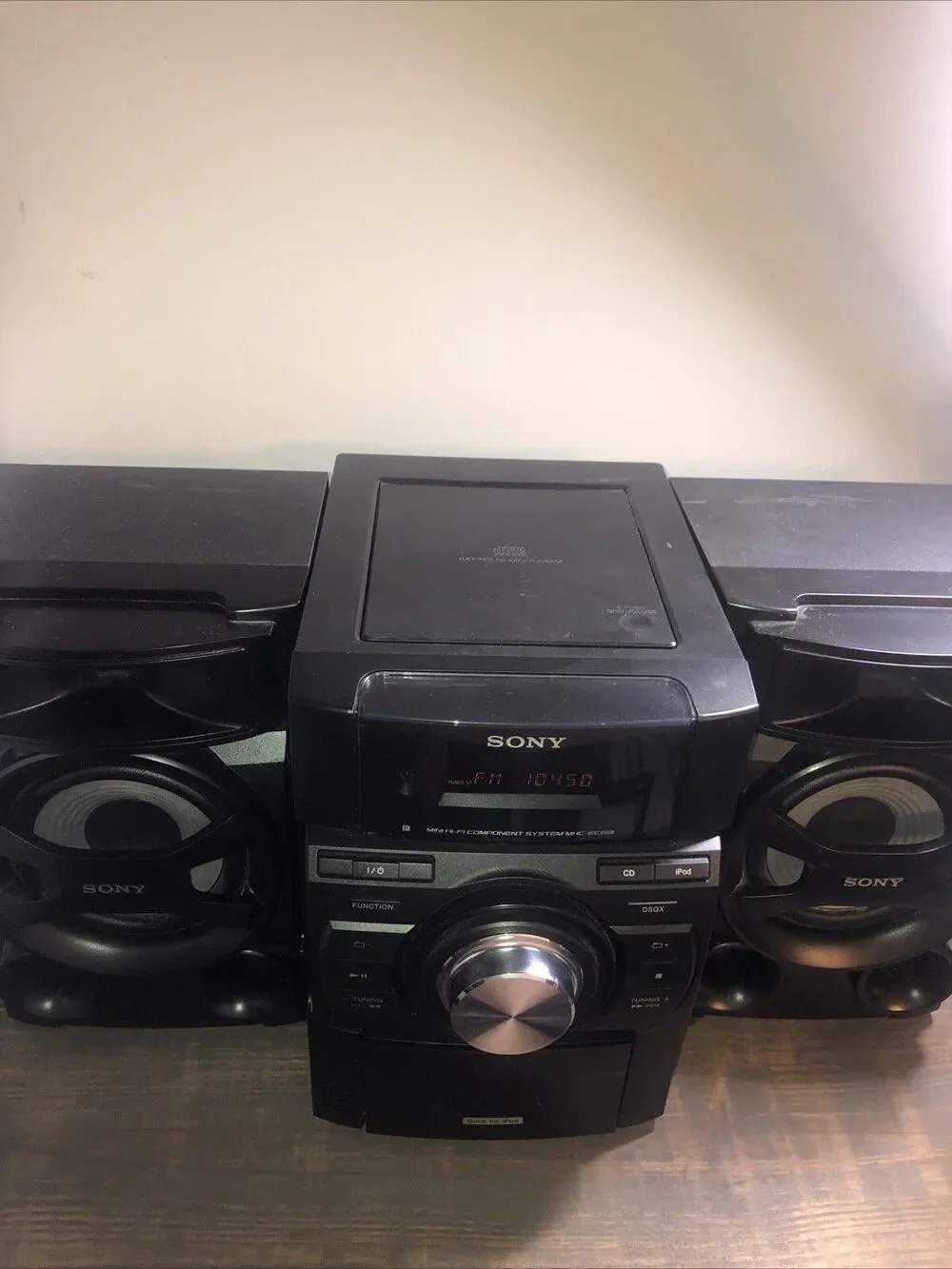 Sony Stereo Boombox Model HCD-EC691 CD/Radio/Ipod 30 Pin- MP3- Bass READ DESCRIP